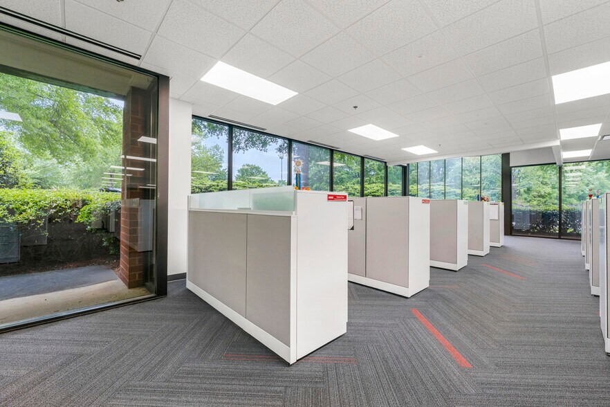 More Photos Of 4365 River Green Pky, Duluth Flex For Lease