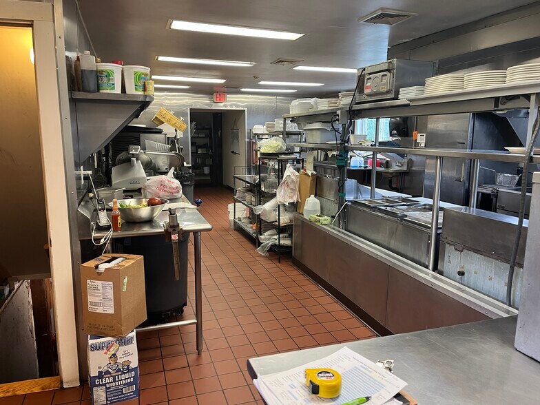 More Photos Of 6 Hartland Blvd, East Hartland Restaurant For Sale