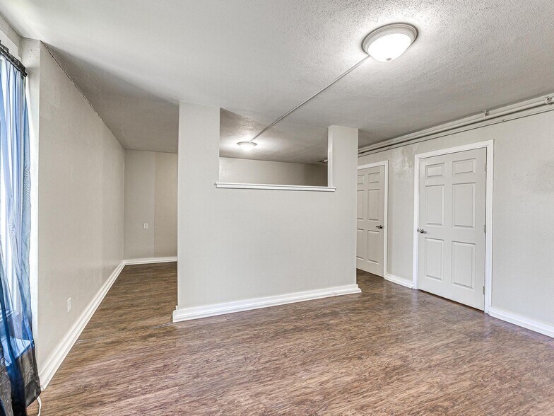 More Photos Of 901 NW 25th St, Oklahoma City Healthcare For Sale