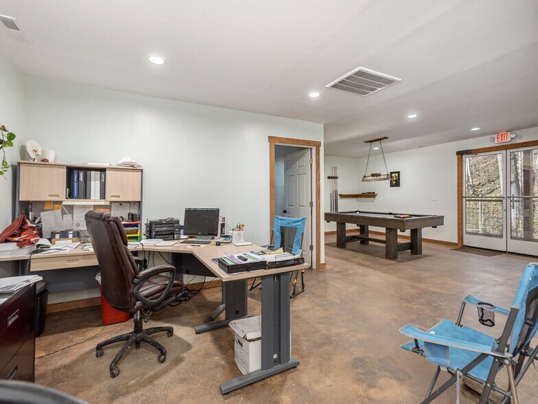 More Photos Of 445 6th E ave, Hendersonville Light Distribution For Sale