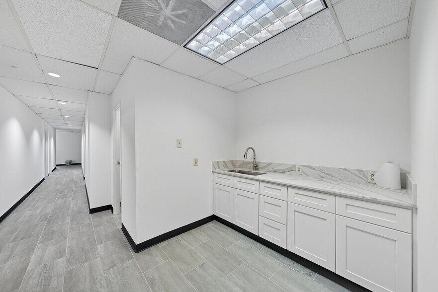 More Photos Of 4909 Main St, Houston Medical For Lease