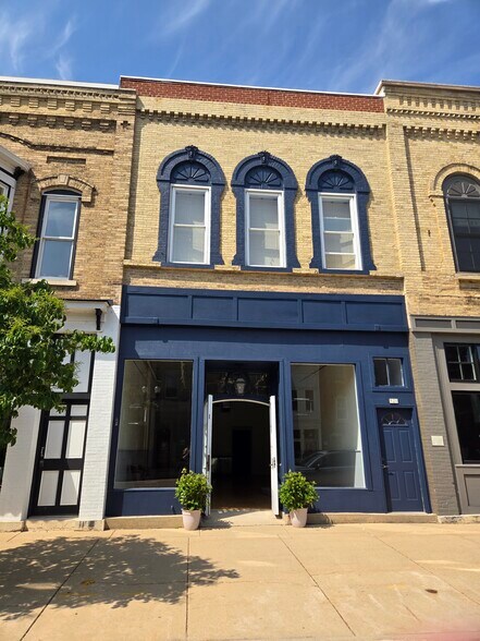 More Photos Of 522 W Water St, Princeton Storefront Retail Residential For Lease