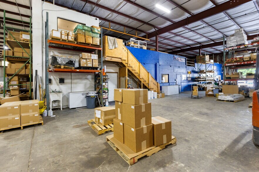 More Photos Of 1356 Bennett Dr, Longwood Distribution For Sale