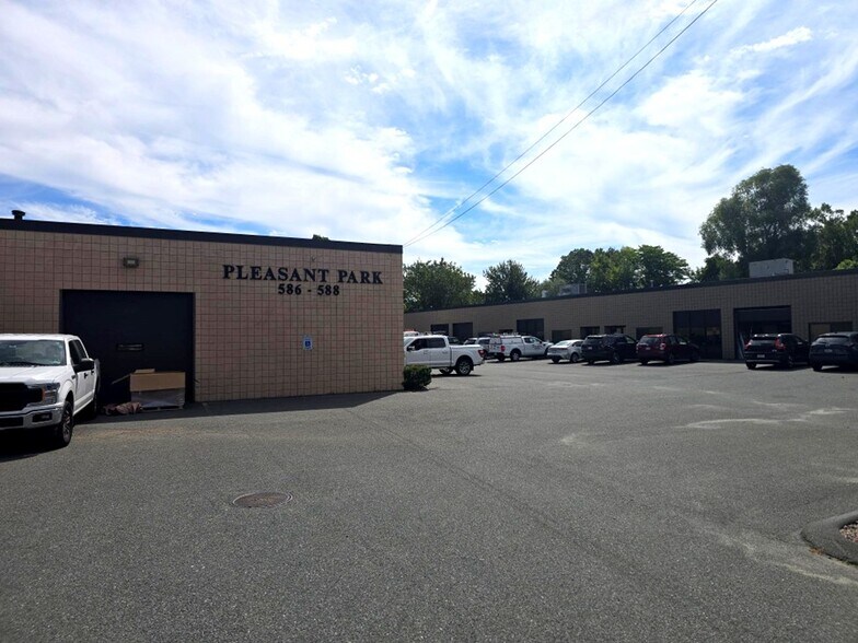 More Photos Of 586 Pleasant St, Norwood Light Distribution For Lease