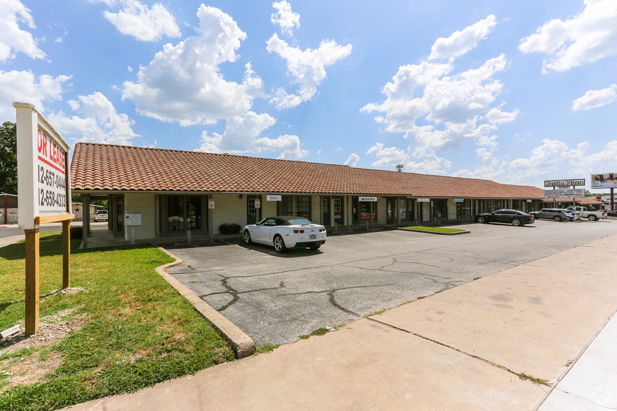 More Photos Of 2105 Justin Ln, Austin General Retail For Lease