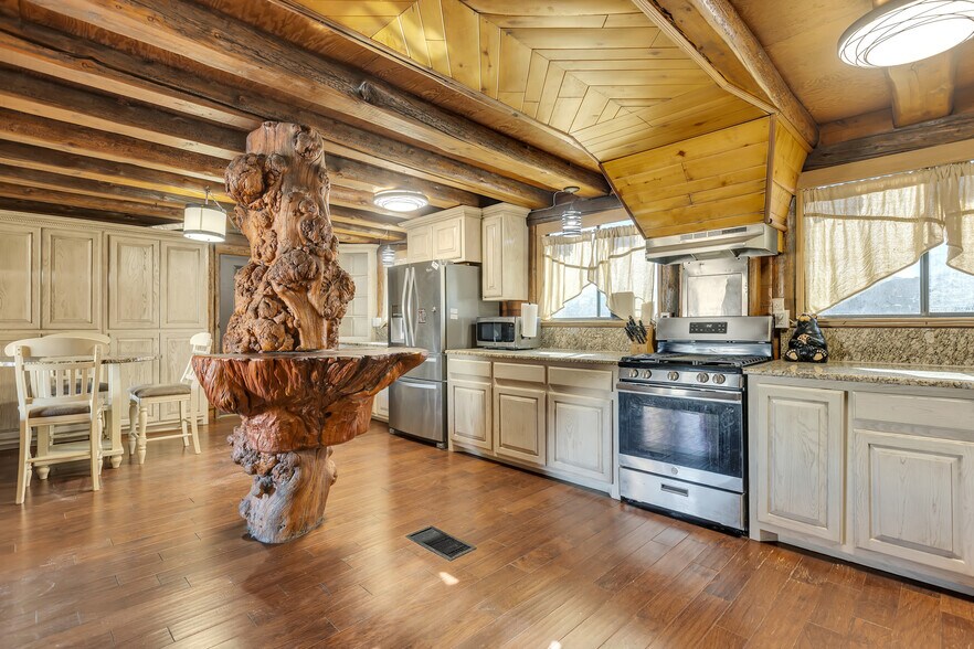More Photos Of 1525 N Avenue D, Odessa Flex For Sale
