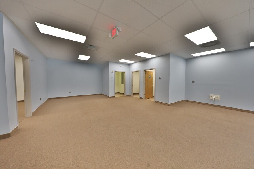 More Photos Of 12 Orben Dr, Landing Showroom For Lease