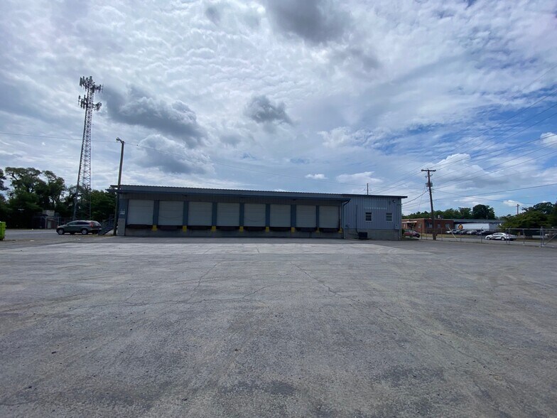 Primary Photo Of 1919 Plantation Rd, Roanoke Truck Terminal For Lease