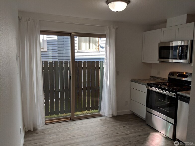More Photos Of 210 Spruce St E, Ilwaco Apartments For Sale