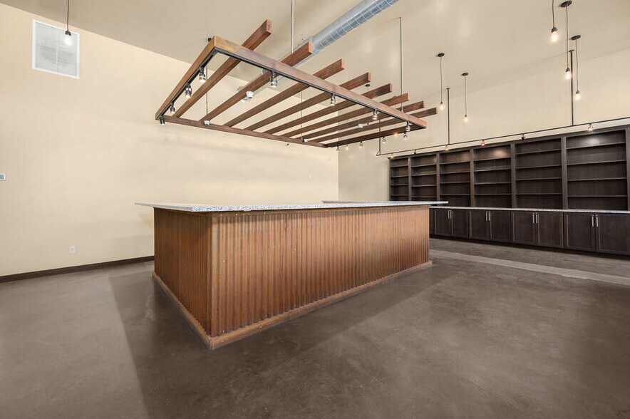 More Photos Of 1043 N River Rd, Palisade Freestanding For Sale