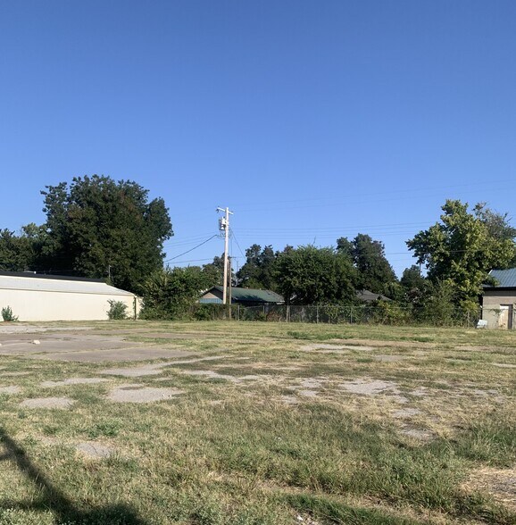 More Photos Of 1817 Linwood Blvd, Oklahoma City Warehouse For Lease