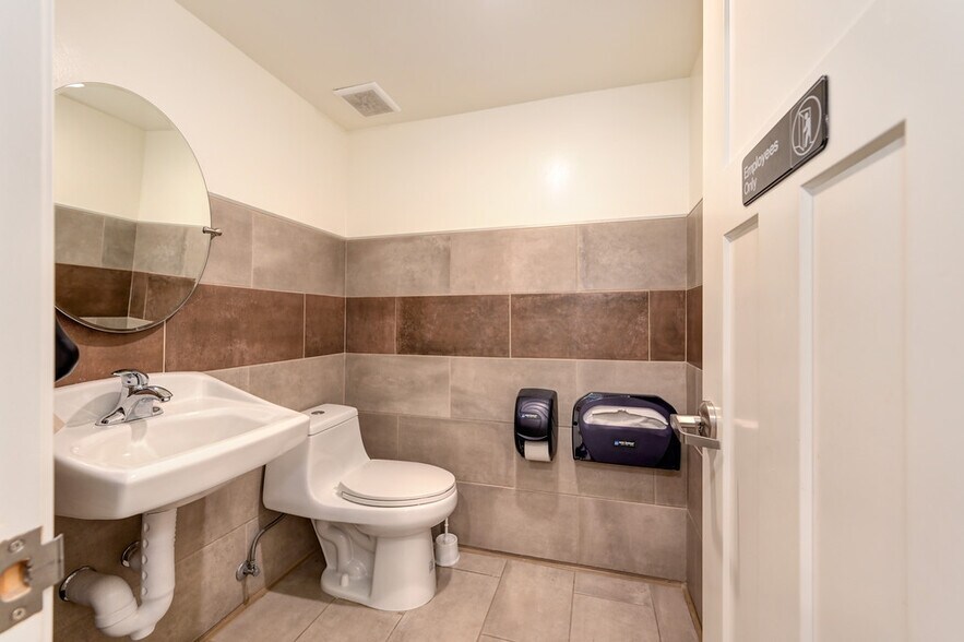 More Photos Of 27 S Main St, Colfax Storefront For Lease