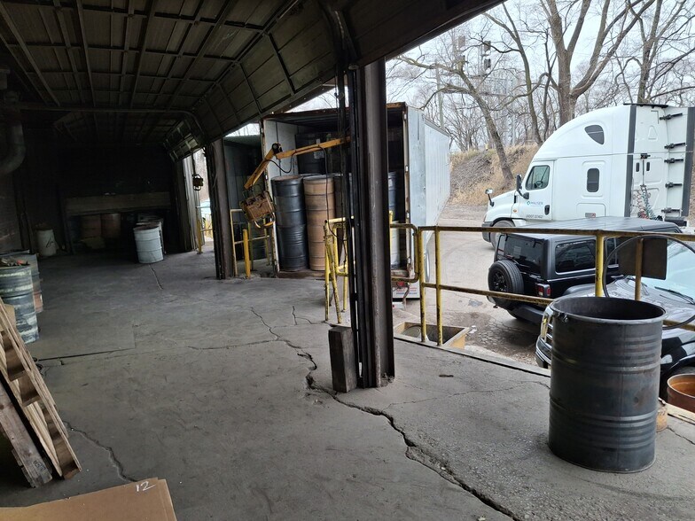 More Photos Of 610 W 81st St, Chicago Warehouse For Lease