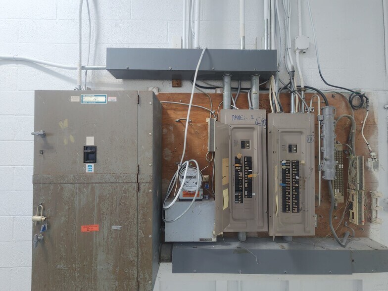 More Photos Of 925 Sherman Ave, Hamden Warehouse For Lease