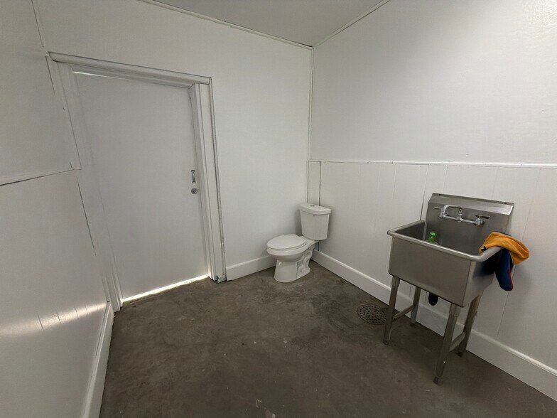 More Photos Of 2544 Chico Ave, South El Monte Manufacturing For Lease