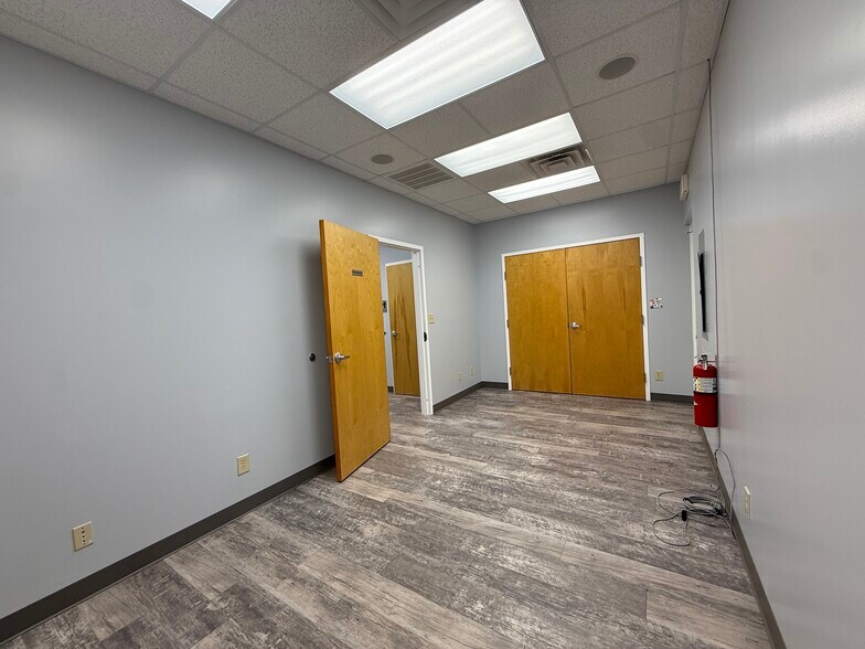 More Photos Of 2140 W Arlington Blvd, Greenville Medical For Lease