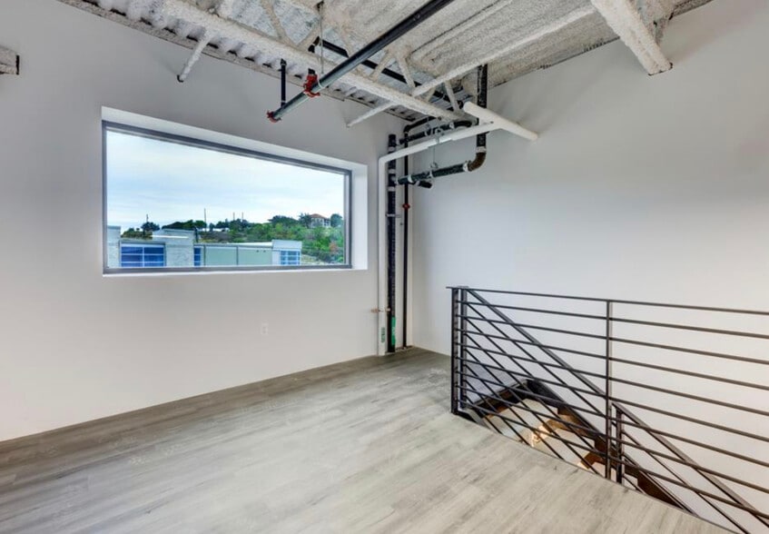 More Photos Of 4229 FM 620, Austin Showroom For Sale