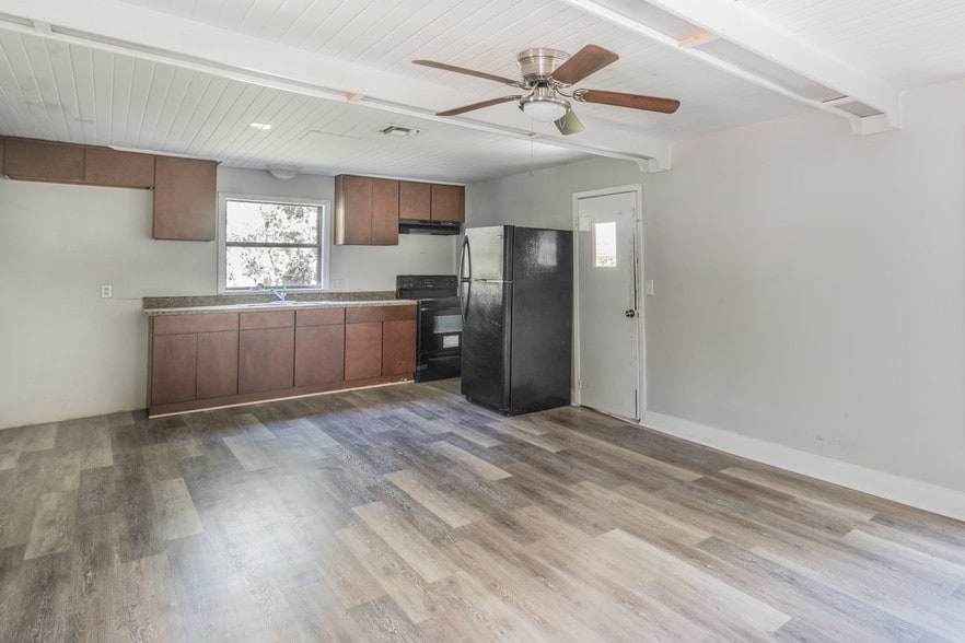 More Photos Of 822 Grand Central St, Clearwater Apartments For Sale