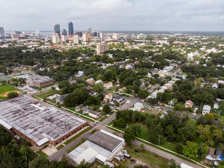 More Photos Of 555 E 3rd St, Jacksonville Warehouse For Lease