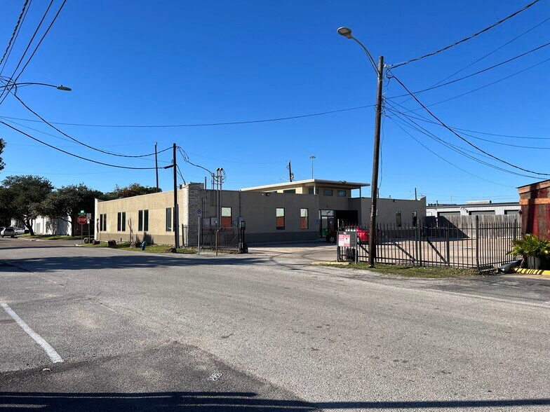 More Photos Of 1812 Durham Dr, Houston Office For Sale