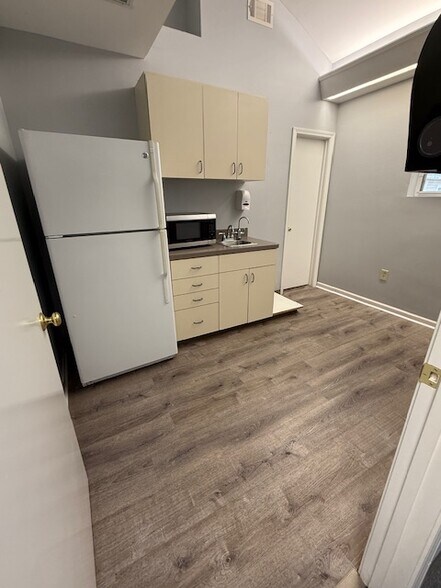 More Photos Of 4828 Davis Hwy, Pensacola Medical For Lease