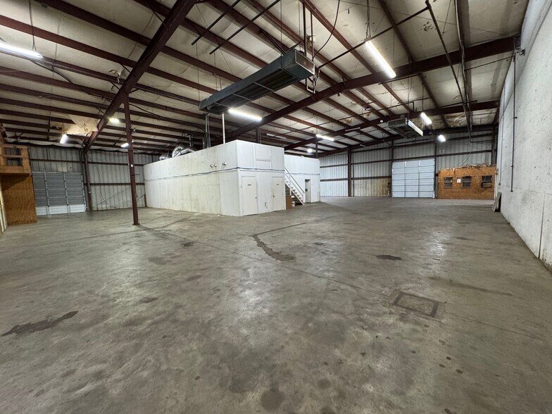 More Photos Of 8508 Rannie Rd, Houston Warehouse For Lease