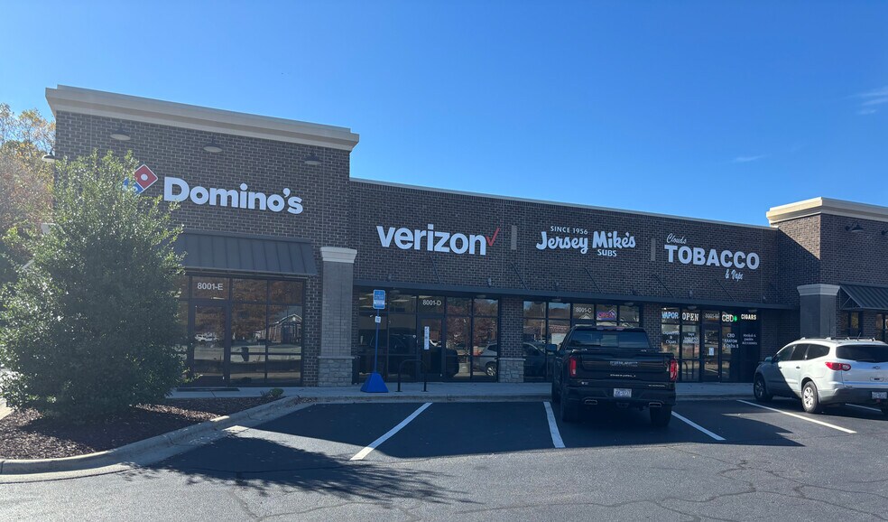 More Photos Of 8001 Marketplace Dr, Oak Ridge Storefront For Lease