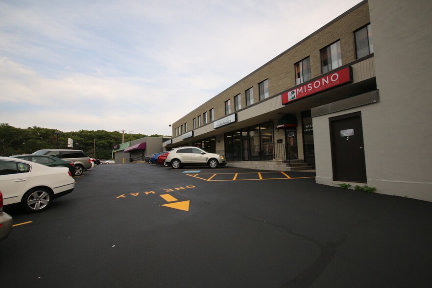 More Photos Of 82 Newbury St, Peabody Restaurant For Lease