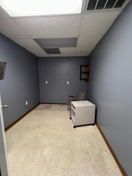 More Photos Of 140 Front Street, Newark Medical For Sale