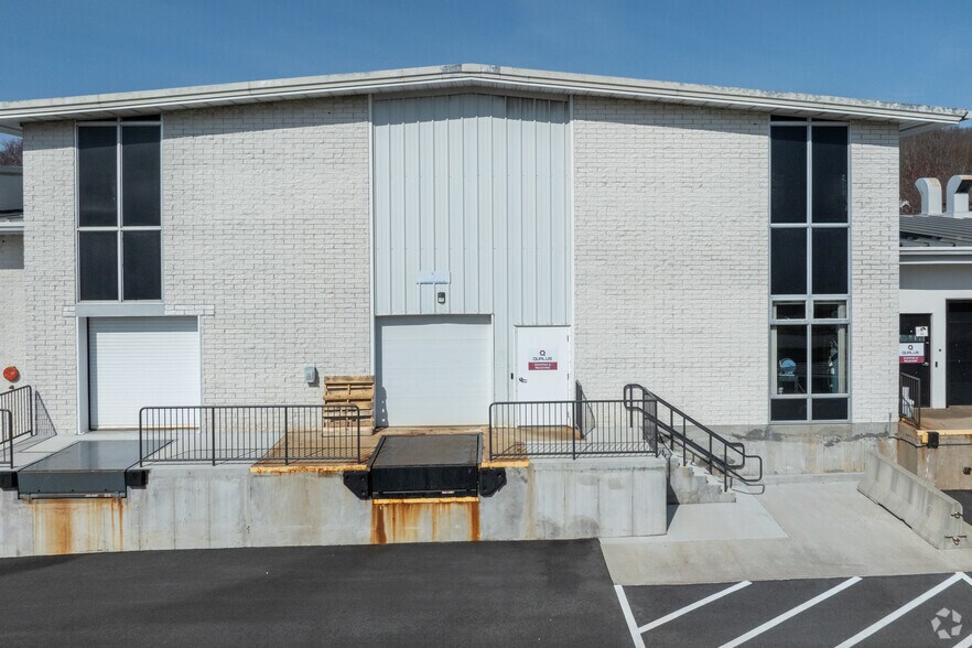 More Photos Of 40 Washington St, Westborough Research And Development For Lease