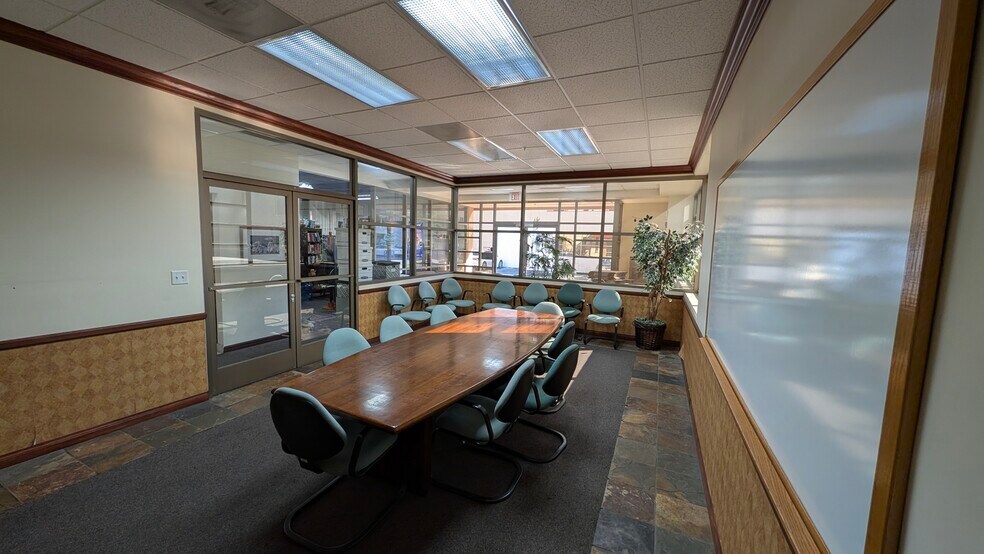 More Photos Of 19815 Hamilton Ave, Torrance Warehouse For Lease