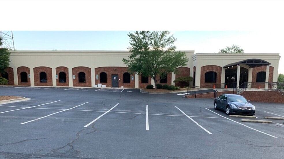 More Photos Of 1906 Lendew St, Greensboro Medical For Lease