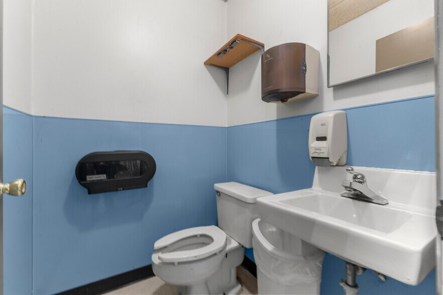 More Photos Of 24101 W Warren St, Dearborn Heights Freestanding For Sale