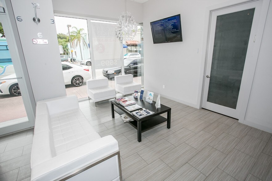 More Photos Of 1946 Tyler St, Hollywood Office For Sale