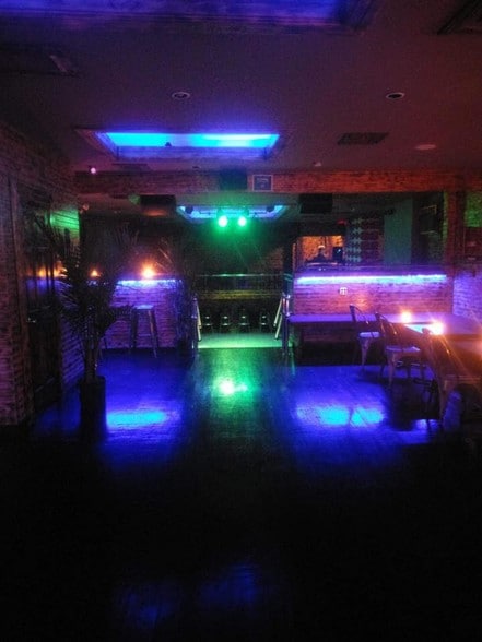 More Photos Of 291 Hooper St, Brooklyn Bar For Lease