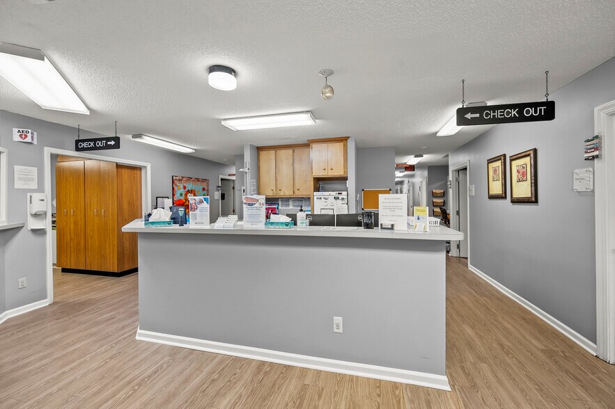 More Photos Of 1940 Briarwood Dr, Hickory Medical For Sale