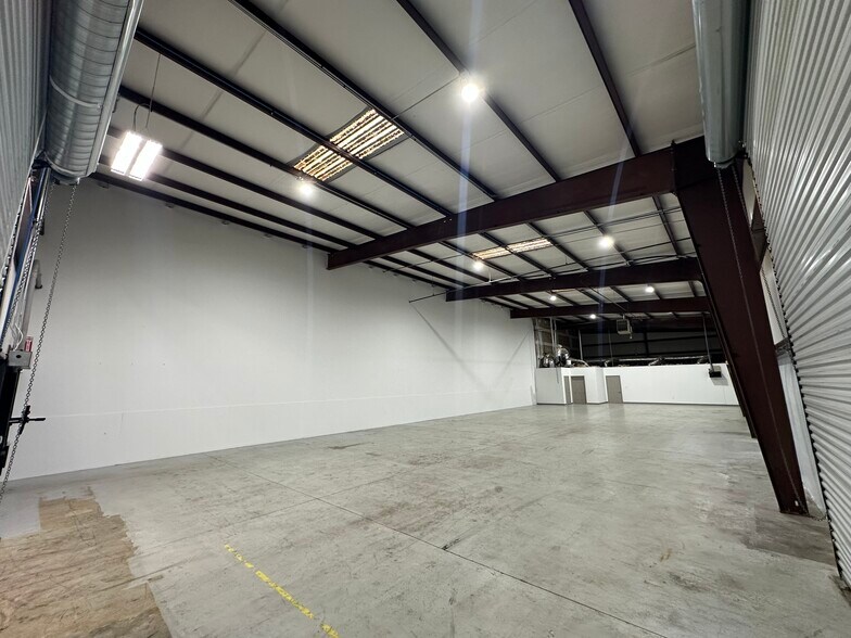 More Photos Of 3408 Florence Cir, Powder Springs Light Distribution For Lease