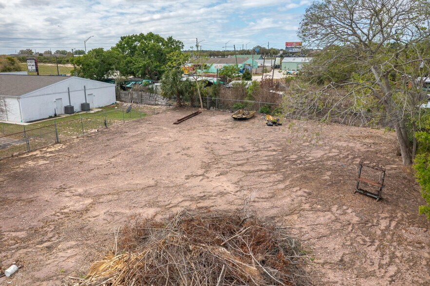 More Photos Of 19 Evergreen Dr, Lake Wales Freestanding For Sale