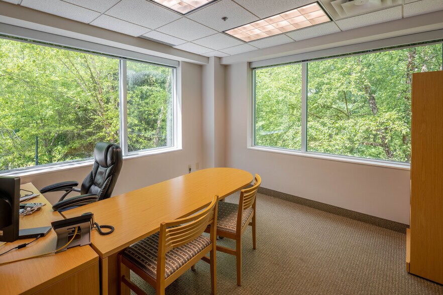 More Photos Of 7100 E Pleasant Valley Rd, Independence Office For Lease