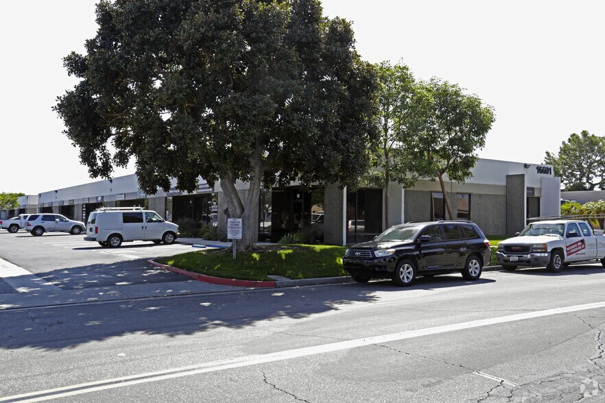 More Photos Of 16601 Gothard St, Huntington Beach Light Manufacturing For Lease