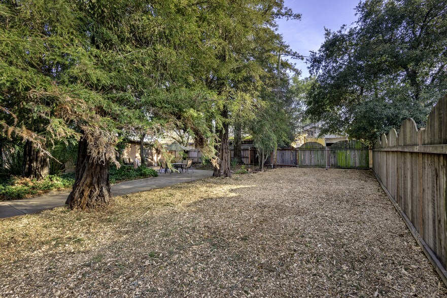 More Photos Of 75 Fremont Dr, Sonoma Storefront Retail Residential For Sale