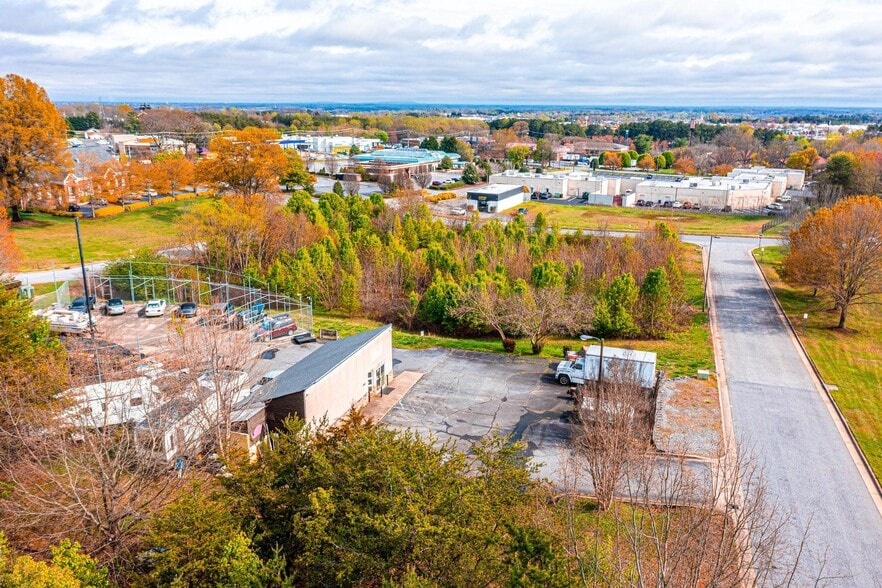 More Photos Of 1043 11th Blvd SE ave, Hickory Land For Sale