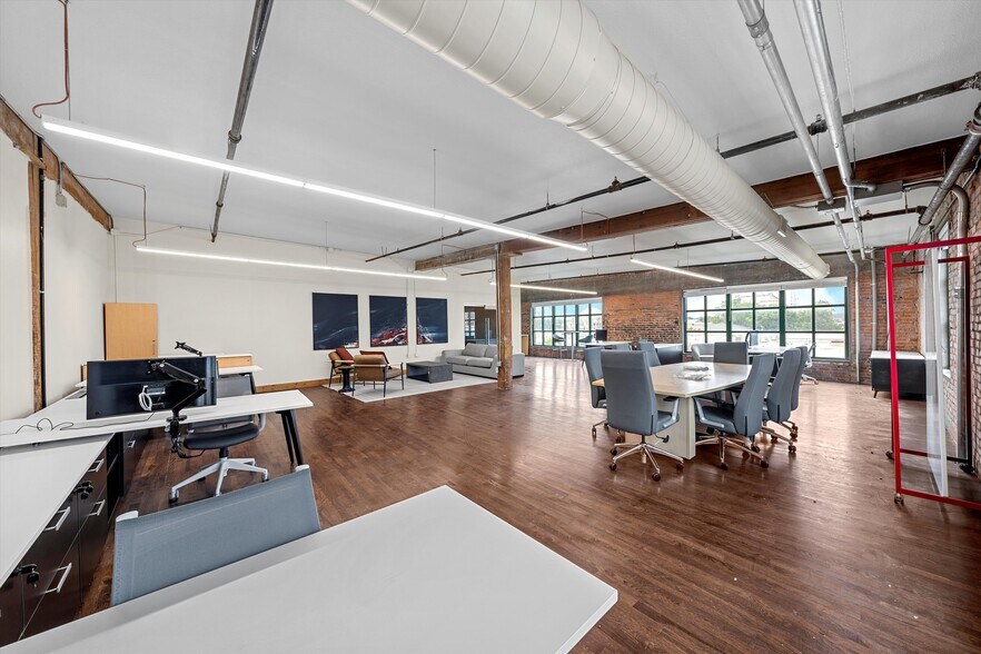 More Photos Of 401 S 3rd St, Waco Office For Sale