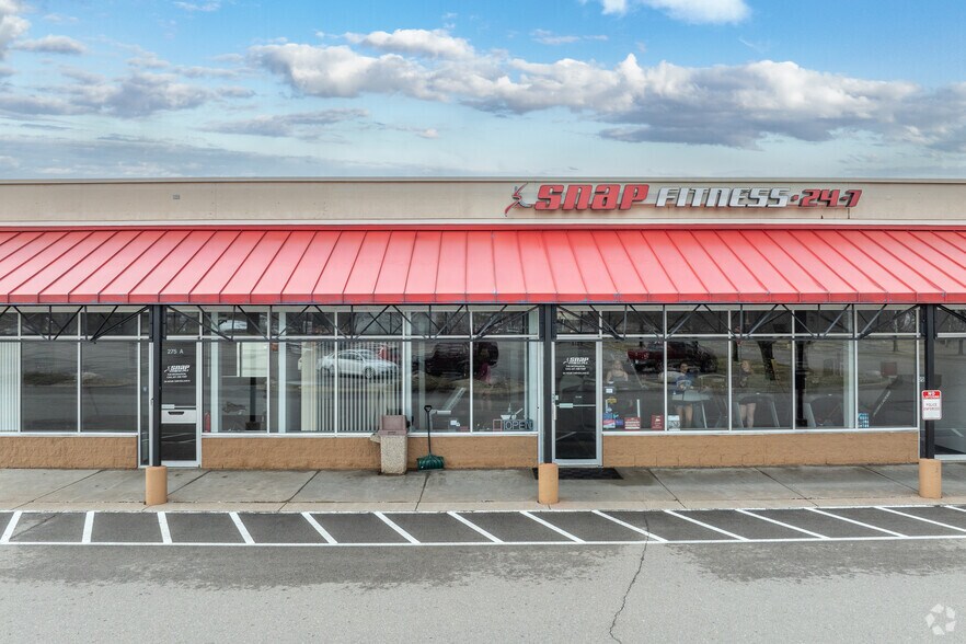 More Photos Of 275 33rd St W, Hastings Storefront For Lease