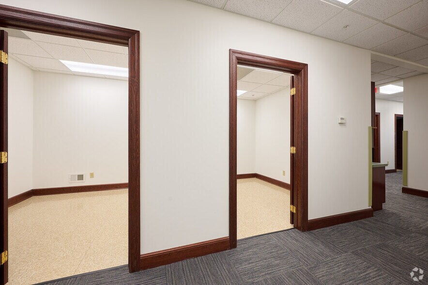 More Photos Of 95 Canal Landing Blvd, Rochester Medical For Lease