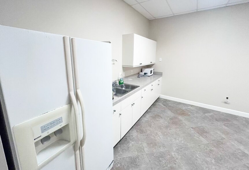 More Photos Of 660 Charlotte St, Punta Gorda Office For Lease
