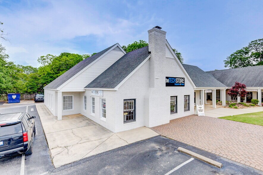 More Photos Of 1901 Laurens Rd, Greenville Unknown For Lease