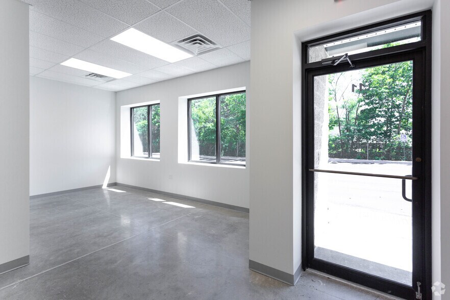 More Photos Of 46-48 Windsor Pl, Central Islip Unknown For Lease