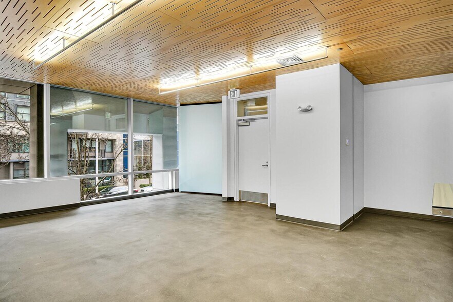 More Photos Of 2727 Western Ave, Seattle Loft Creative Space For Lease