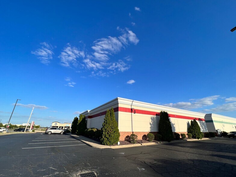 More Photos Of 944 N Burkhardt Rd, Evansville Freestanding For Lease